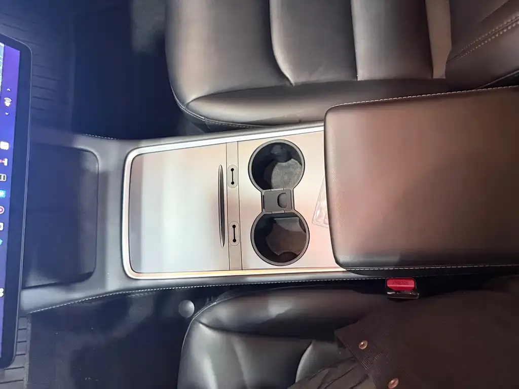 Tesla Model 3 — фото 2