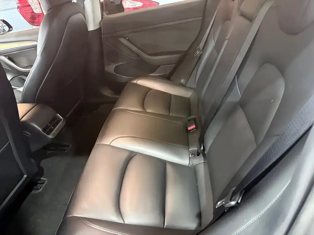 Tesla Model 3 — фото 4