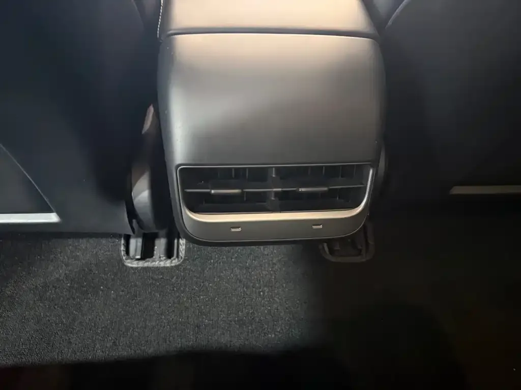 Tesla Model 3 — фото 3
