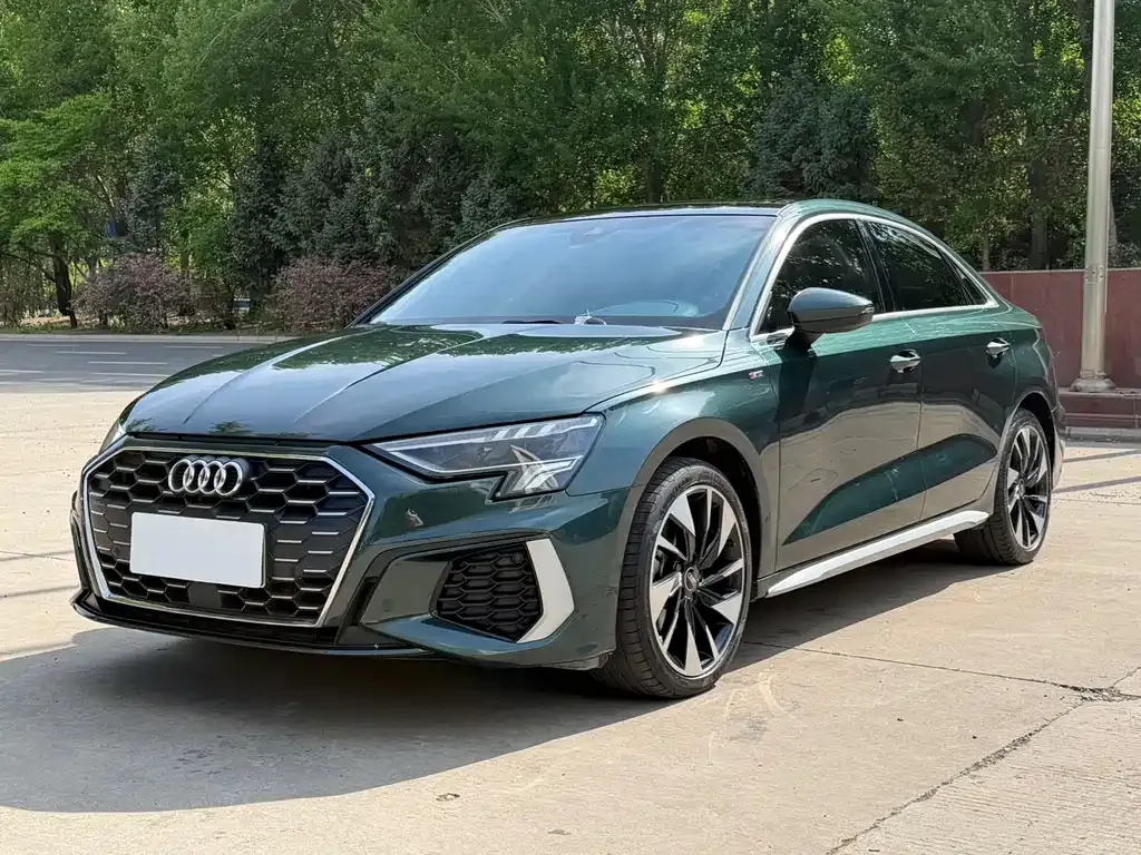 Audi A3 — фото 1