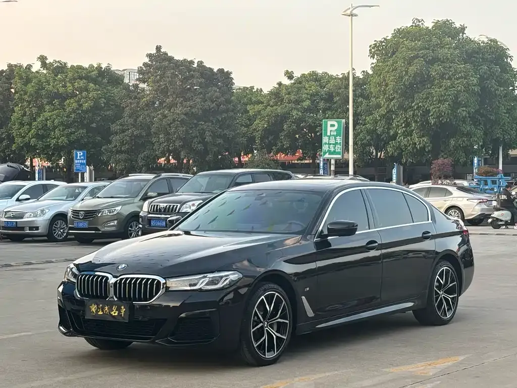 BMW 5 Series — фото 1