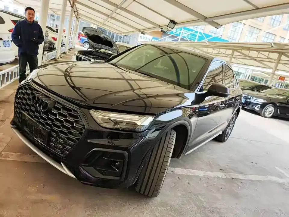 Audi Q5L Sportback — фото 1