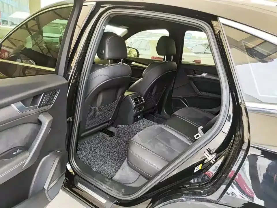 Audi Q5L Sportback — фото 8