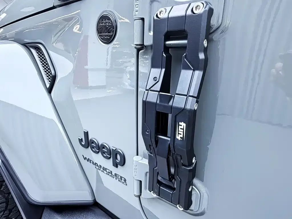 Jeep Wrangler — фото 8