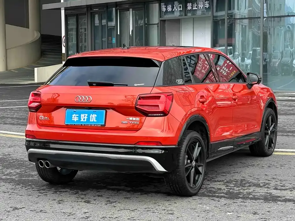 Audi Q2L — фото 10