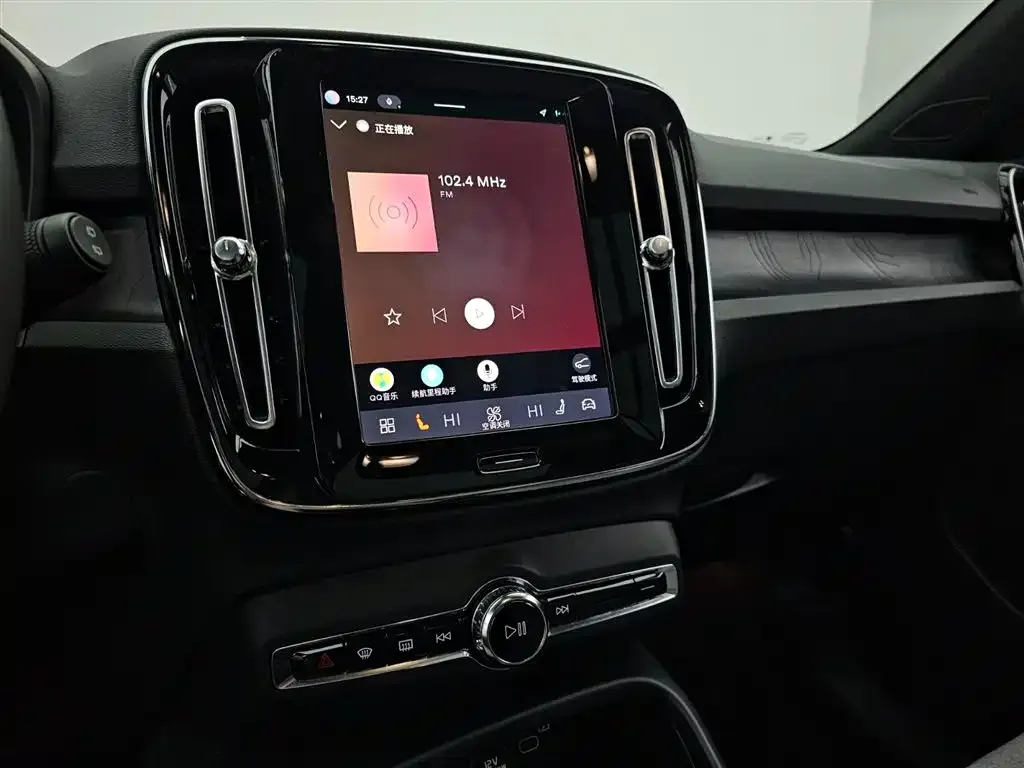 Volvo XC40 NEV — фото 4