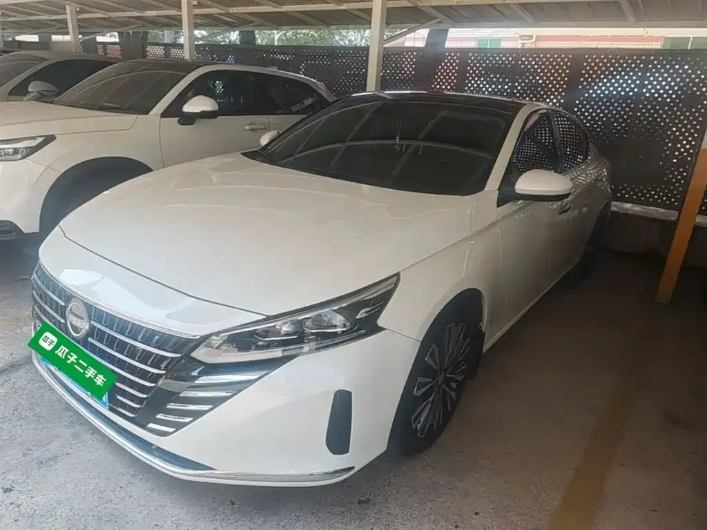 Nissan Teana — фото 1
