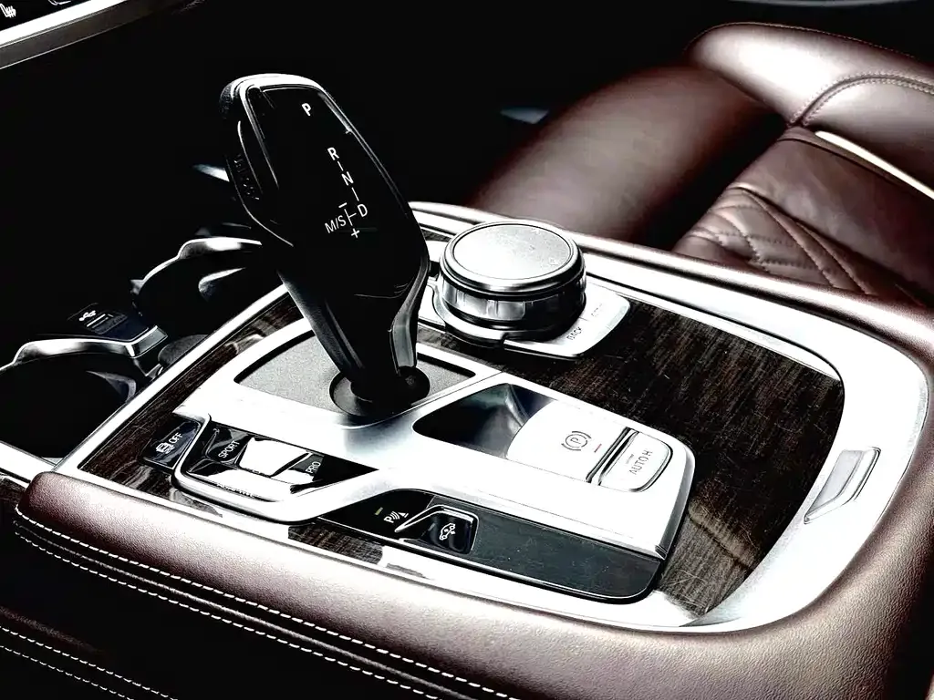 BMW 7 Series — фото 7