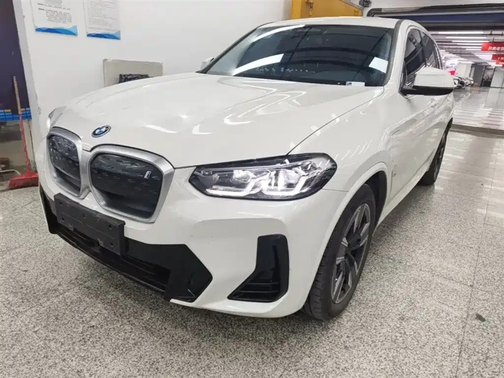 BMW iX3 — фото 1