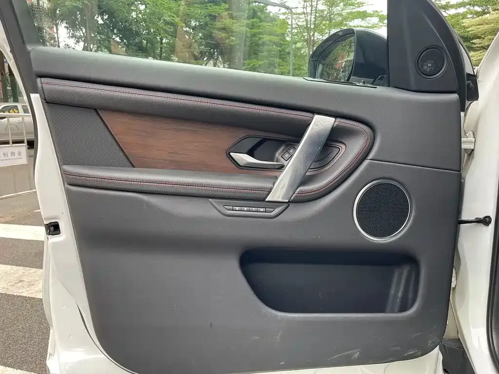Land Rover Discovery Sport Hybrid — фото 4