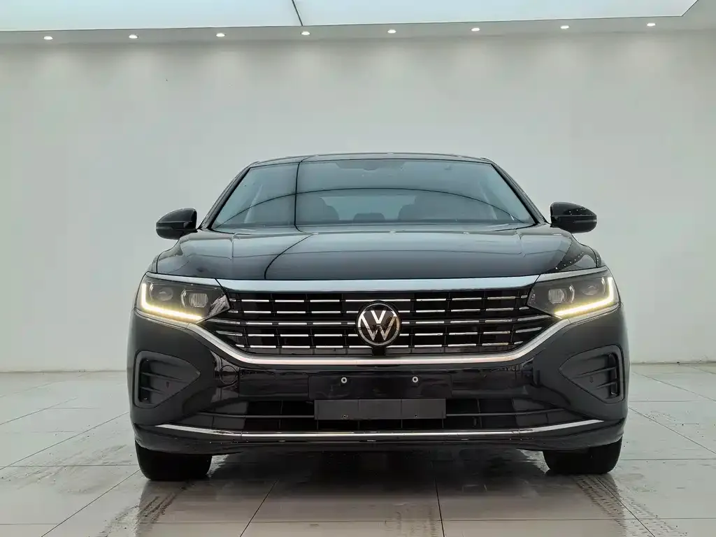 Volkswagen Passat — фото 1