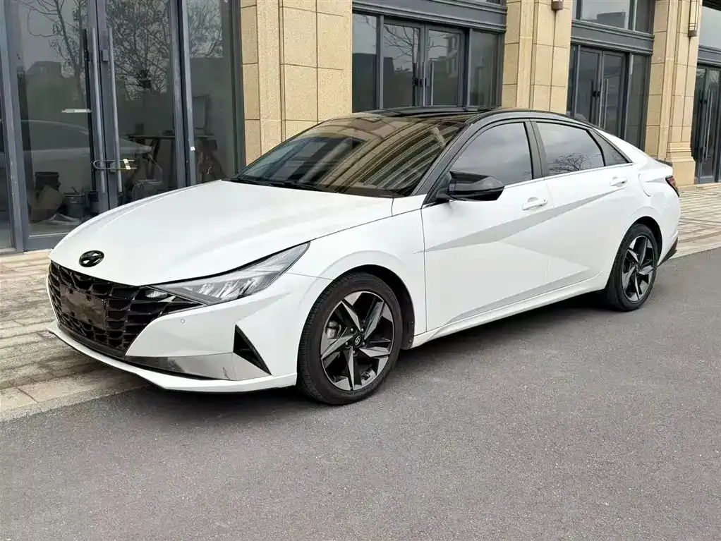 Hyundai Elantra — фото 1
