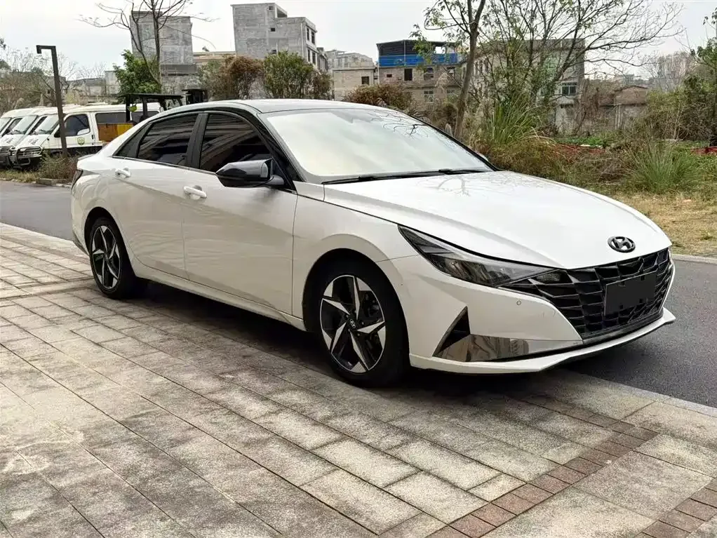 Hyundai Elantra — фото 4
