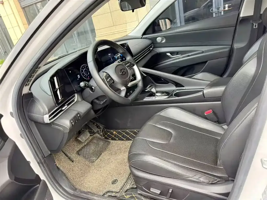 Hyundai Elantra — фото 3