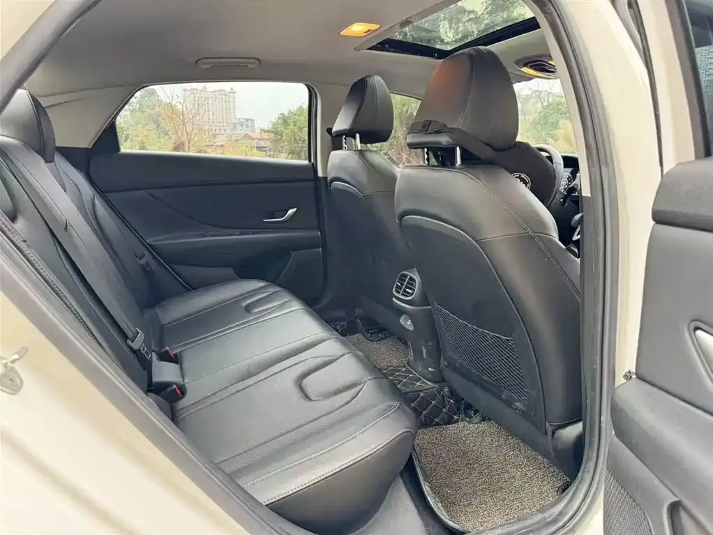 Hyundai Elantra — фото 2