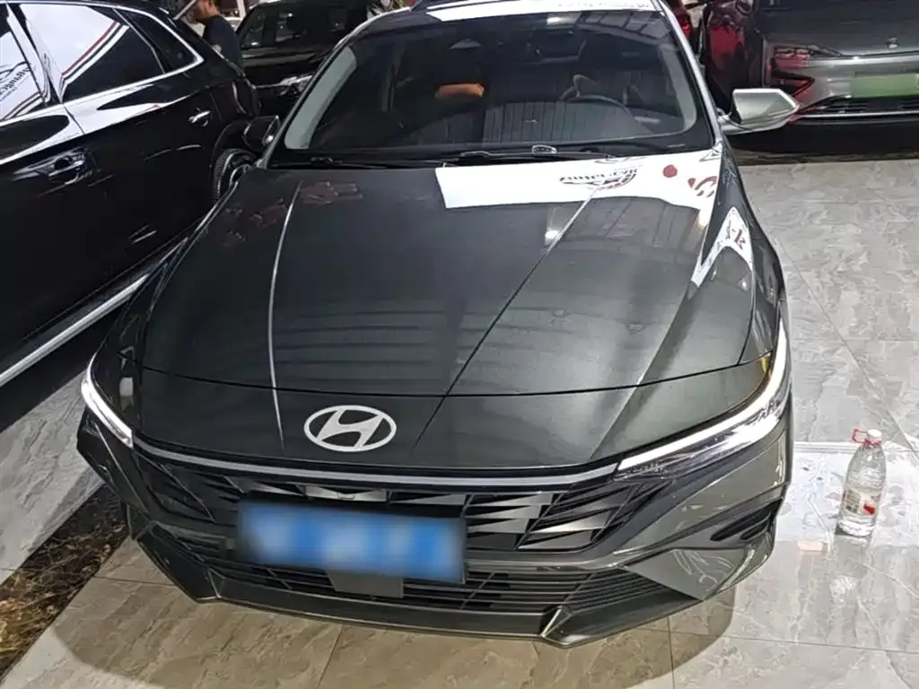 Hyundai Elantra — фото 10