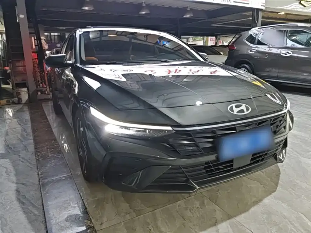 Hyundai Elantra — фото 3