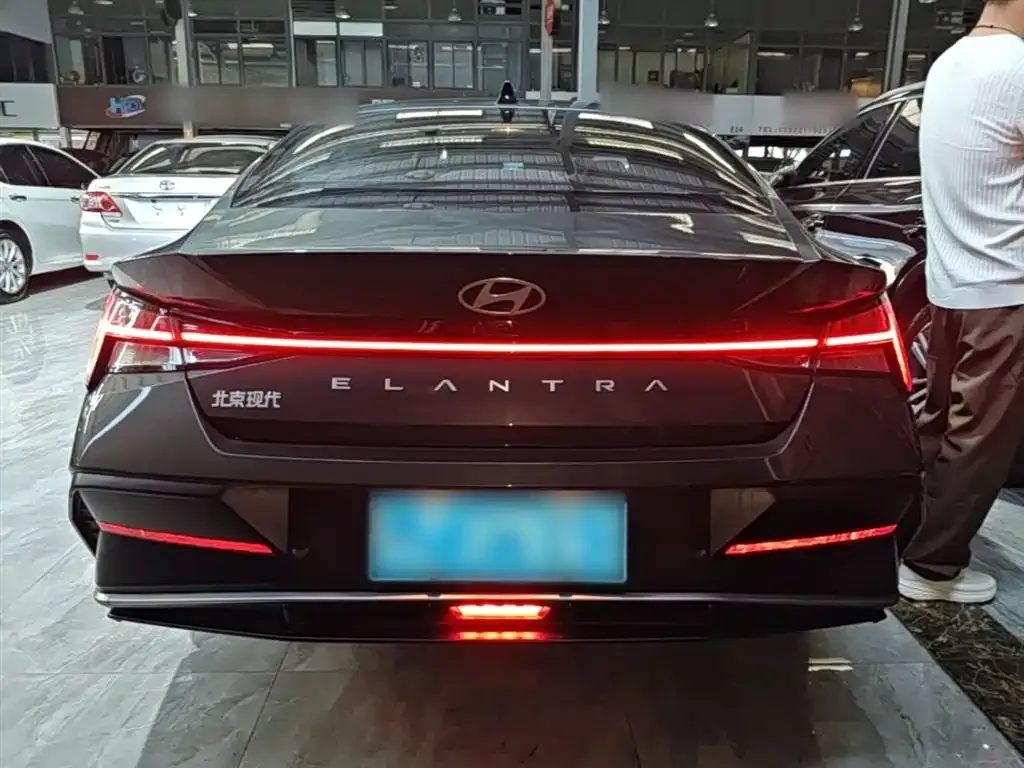 Hyundai Elantra — фото 4