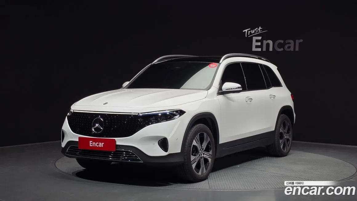 Mercedes-Benz EQB — фото 1