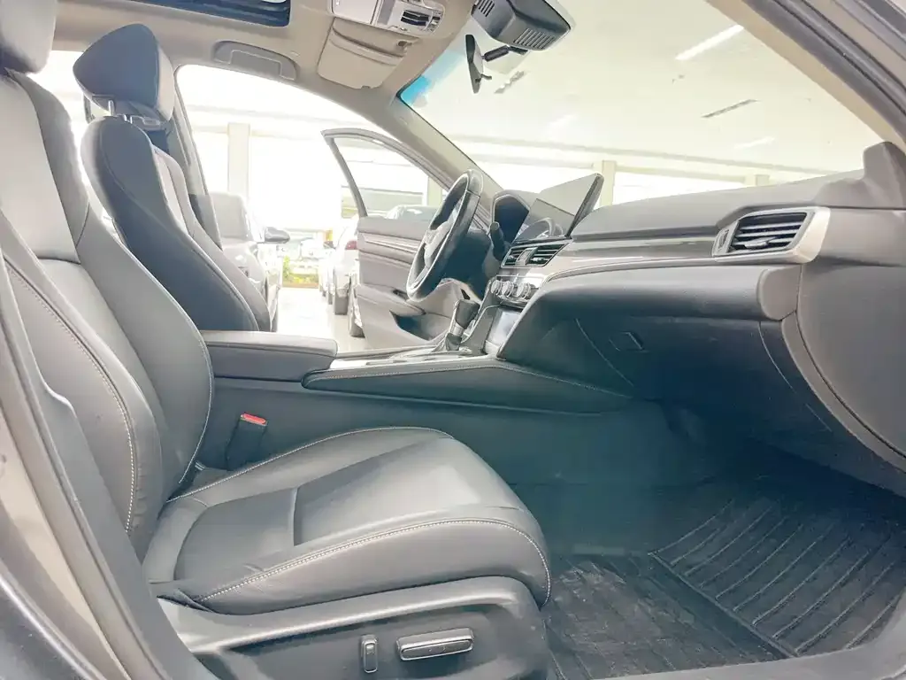 Honda Accord — фото 10