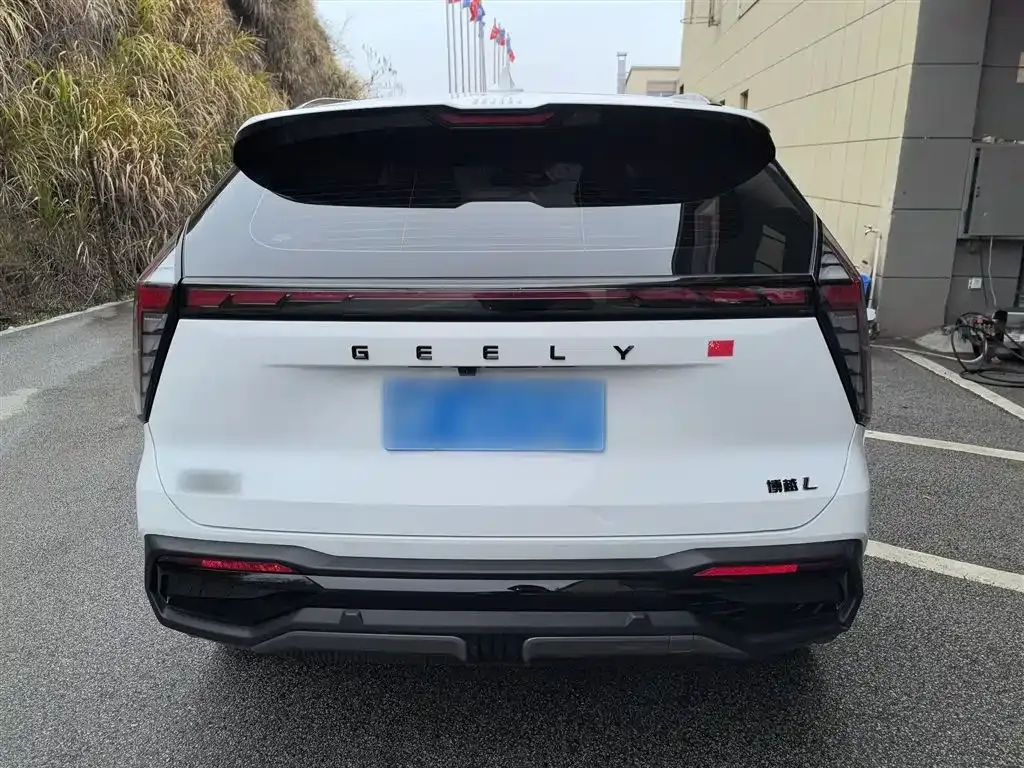 Geely Boyue L — фото 10