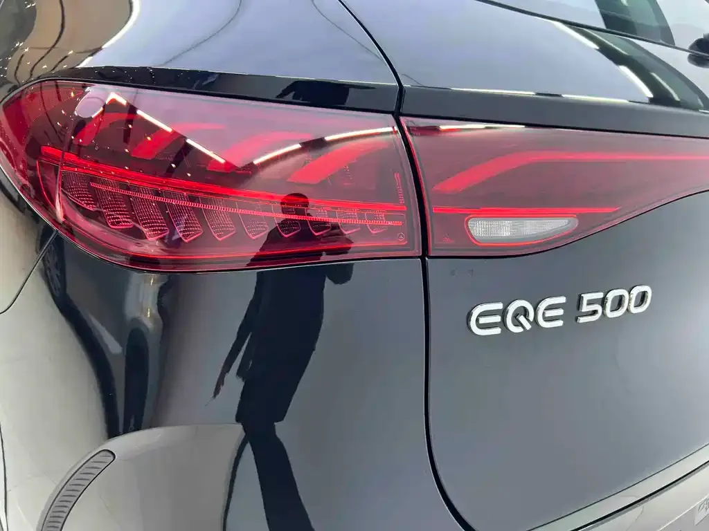 Mercedes-Benz EQE SUV — фото 4