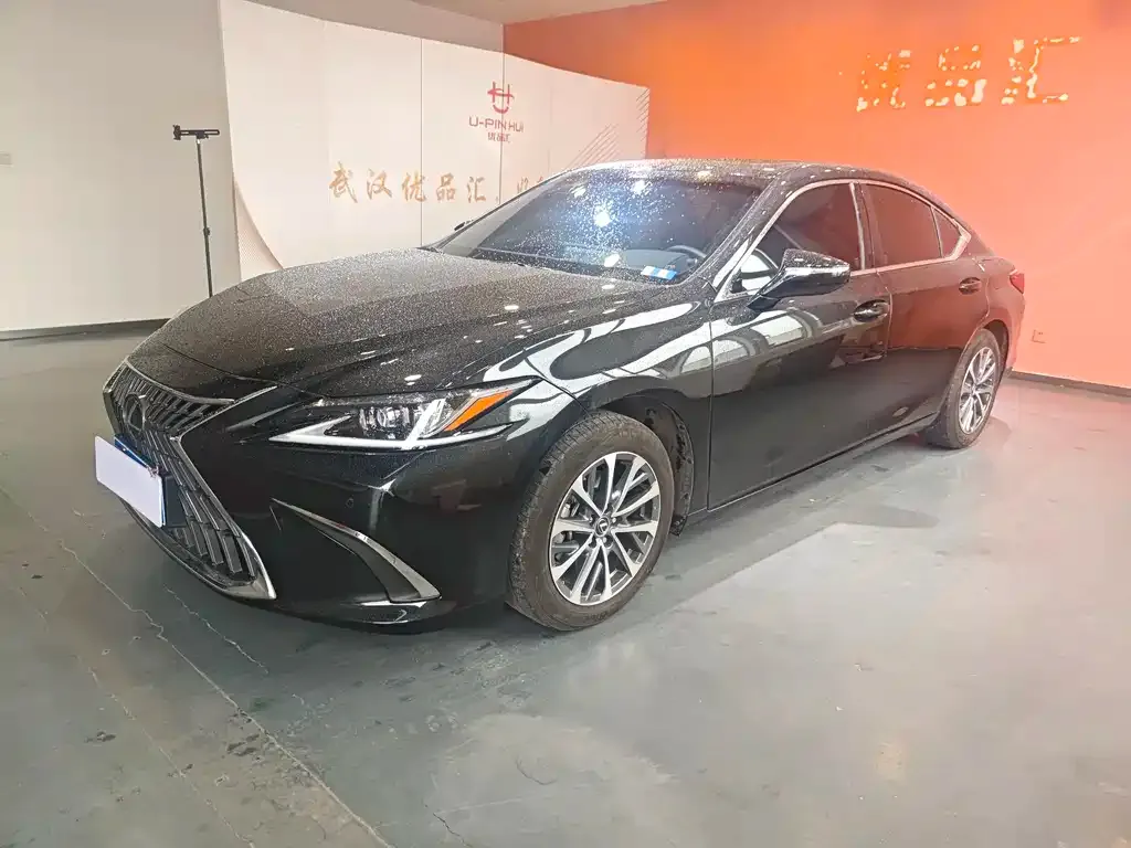Lexus ES — фото 1