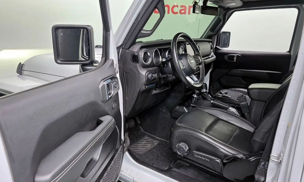 Jeep Wrangler — фото 8