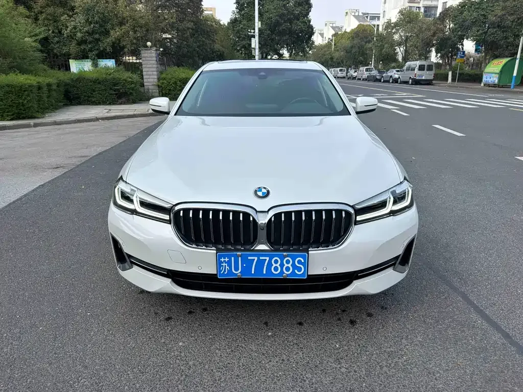 BMW 5 Series — фото 1