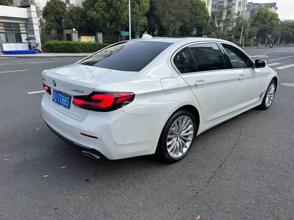 BMW 5 Series — фото 6
