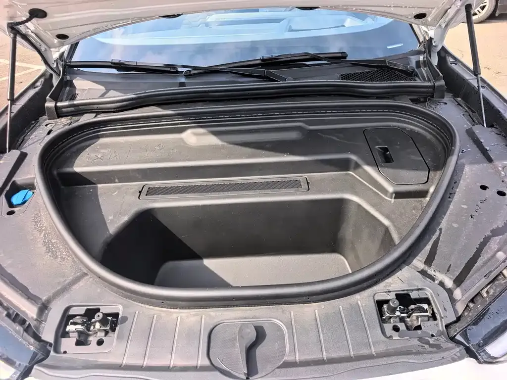 Audi Q6L e-tron — фото 3
