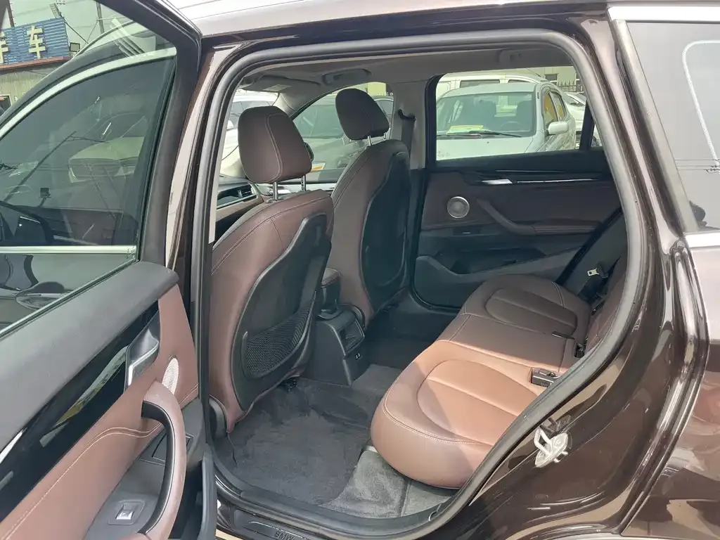 BMW X1 — фото 10