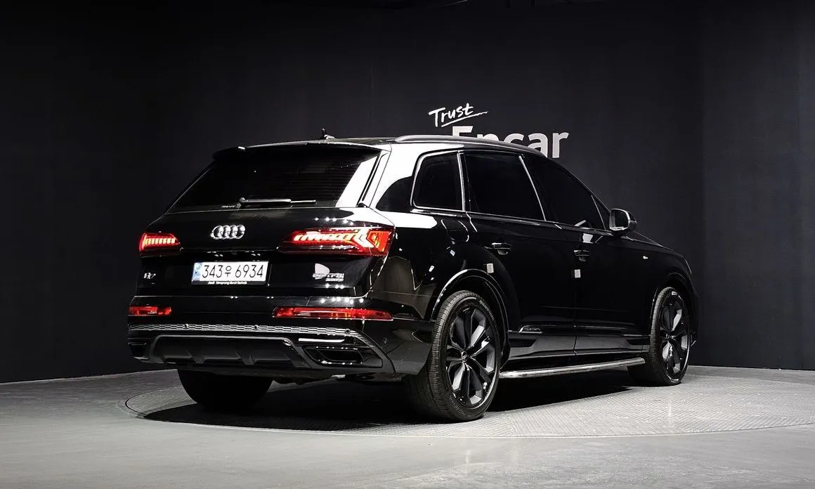 Audi Q7 — фото 6