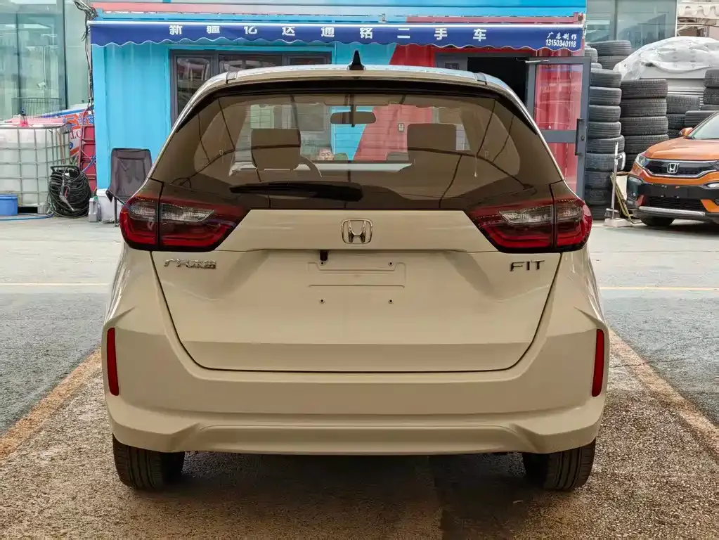 Honda Fit — фото 5