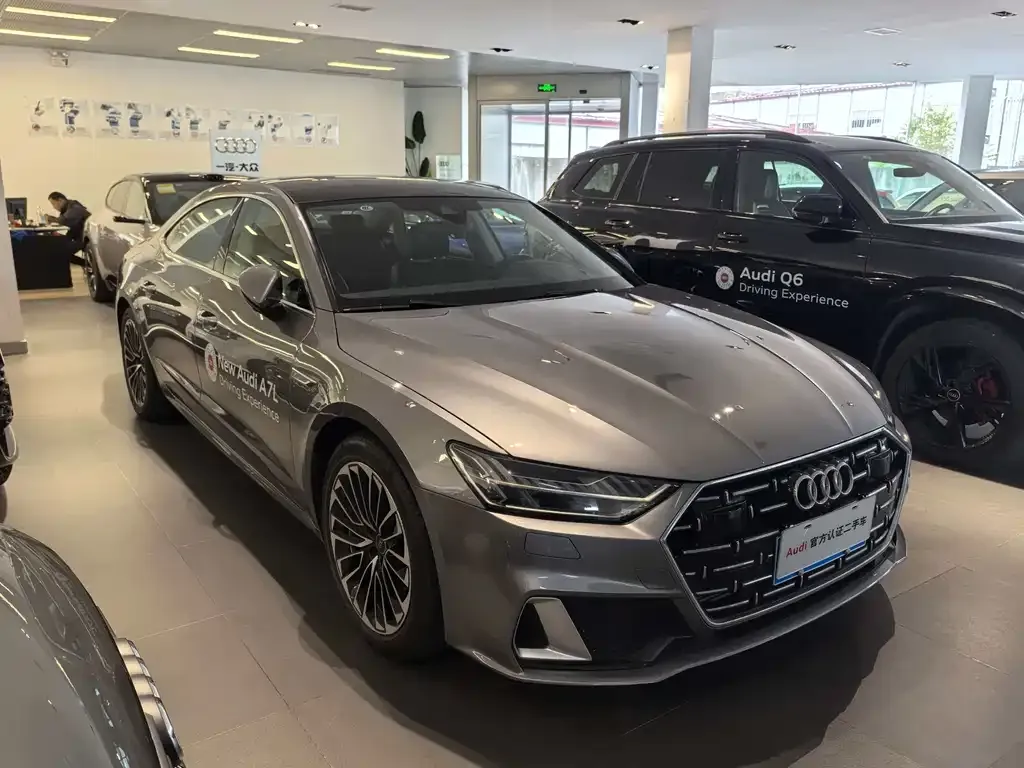 Audi A7L — фото 1