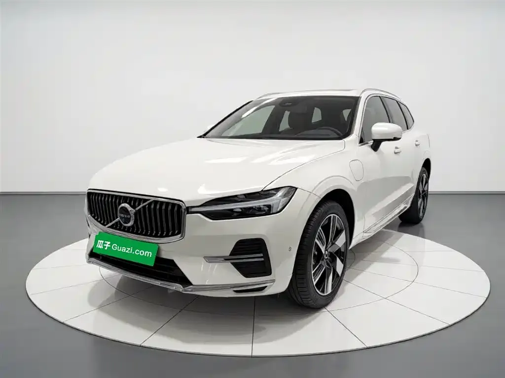 Volvo XC60 PHEV — фото 1