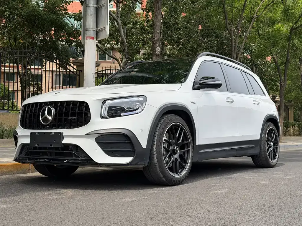 Mercedes-Benz GLB AMG — фото 1
