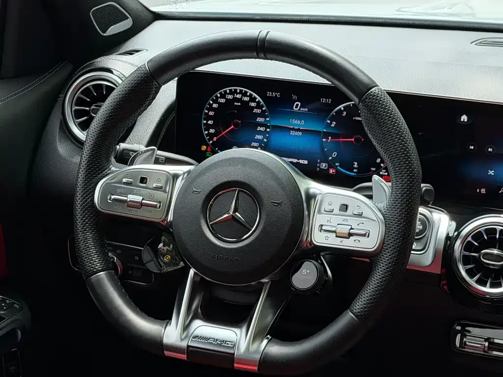 Mercedes-Benz GLB AMG — фото 7