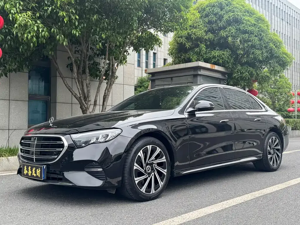 Mercedes-Benz E-Class — фото 2