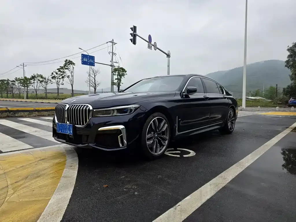 BMW 7 Series — фото 1