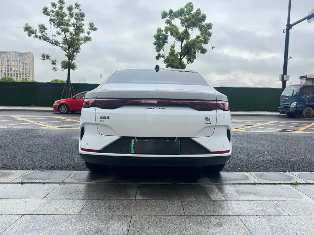 BYD Qin L — фото 9
