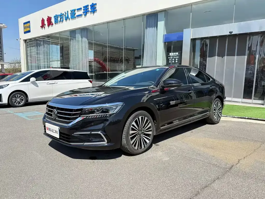 Volkswagen Passat — фото 1