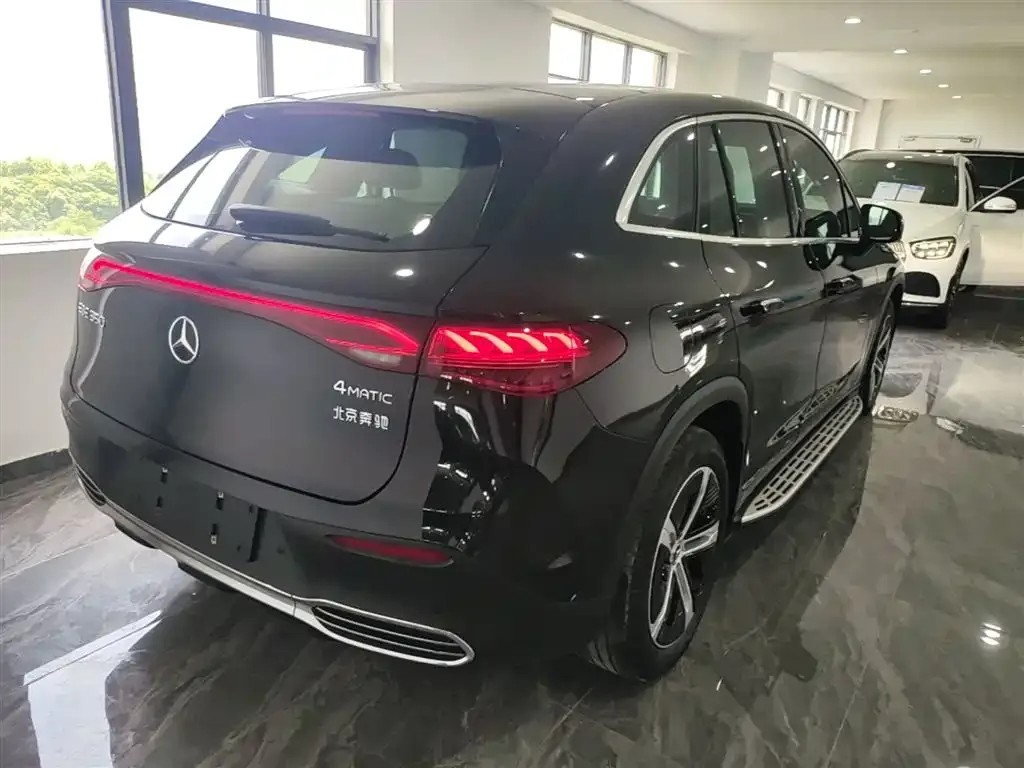 Mercedes-Benz EQE SUV — фото 10