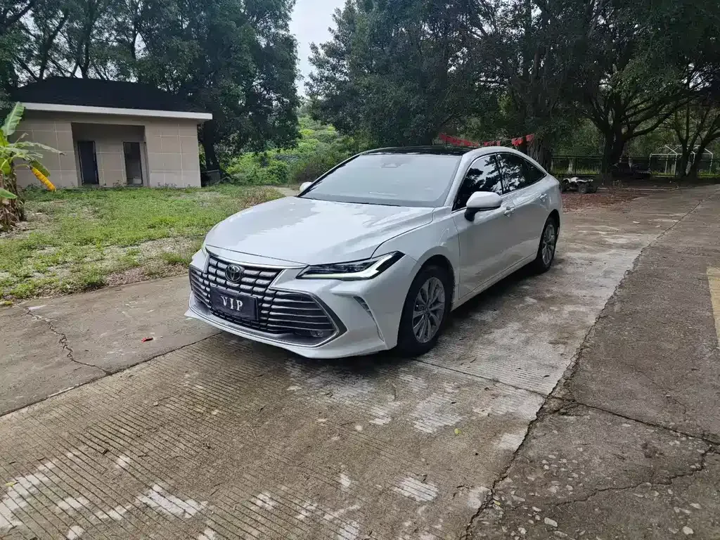 Toyota Avalon — фото 1