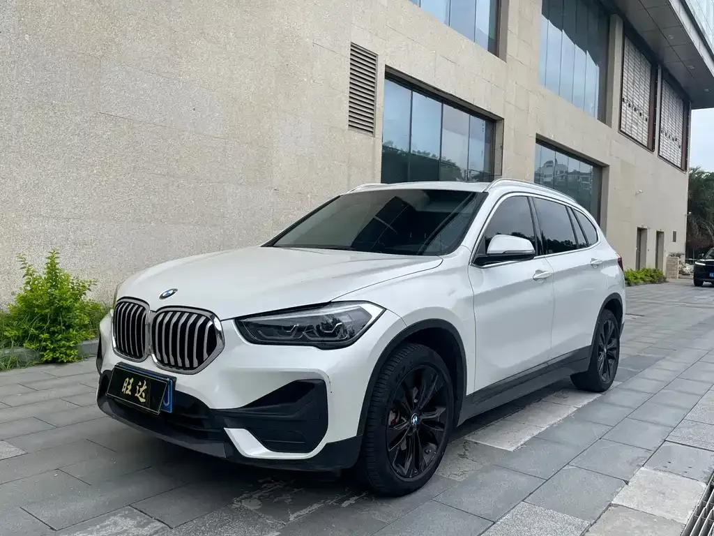 BMW X1 — фото 1