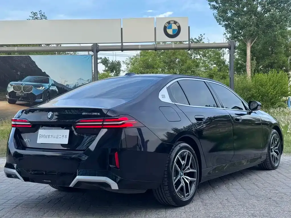 BMW i5 — фото 10