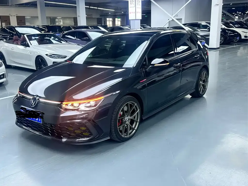 Volkswagen Golf GTI — фото 1