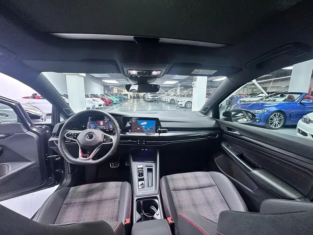 Volkswagen Golf GTI — фото 6