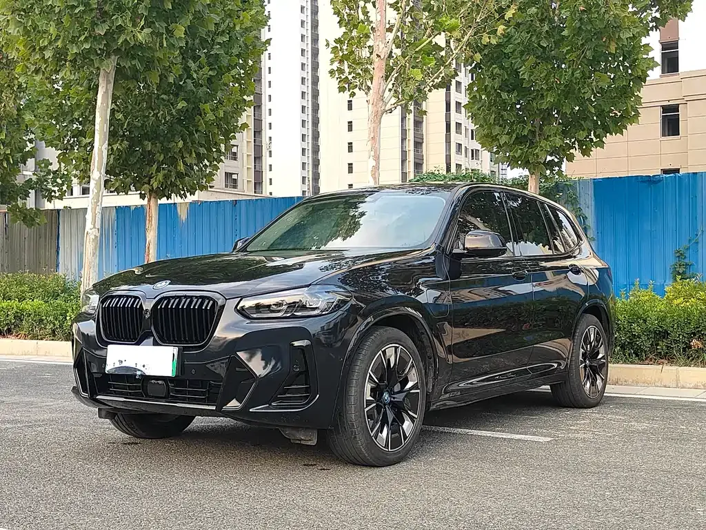 BMW iX3 — фото 1