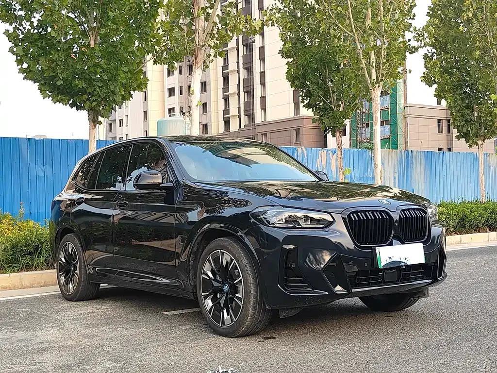BMW iX3 — фото 8